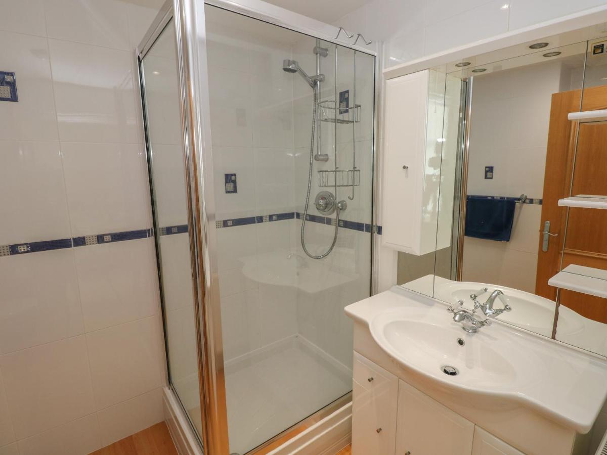 6 South Beach Court Тенби Экстерьер фото