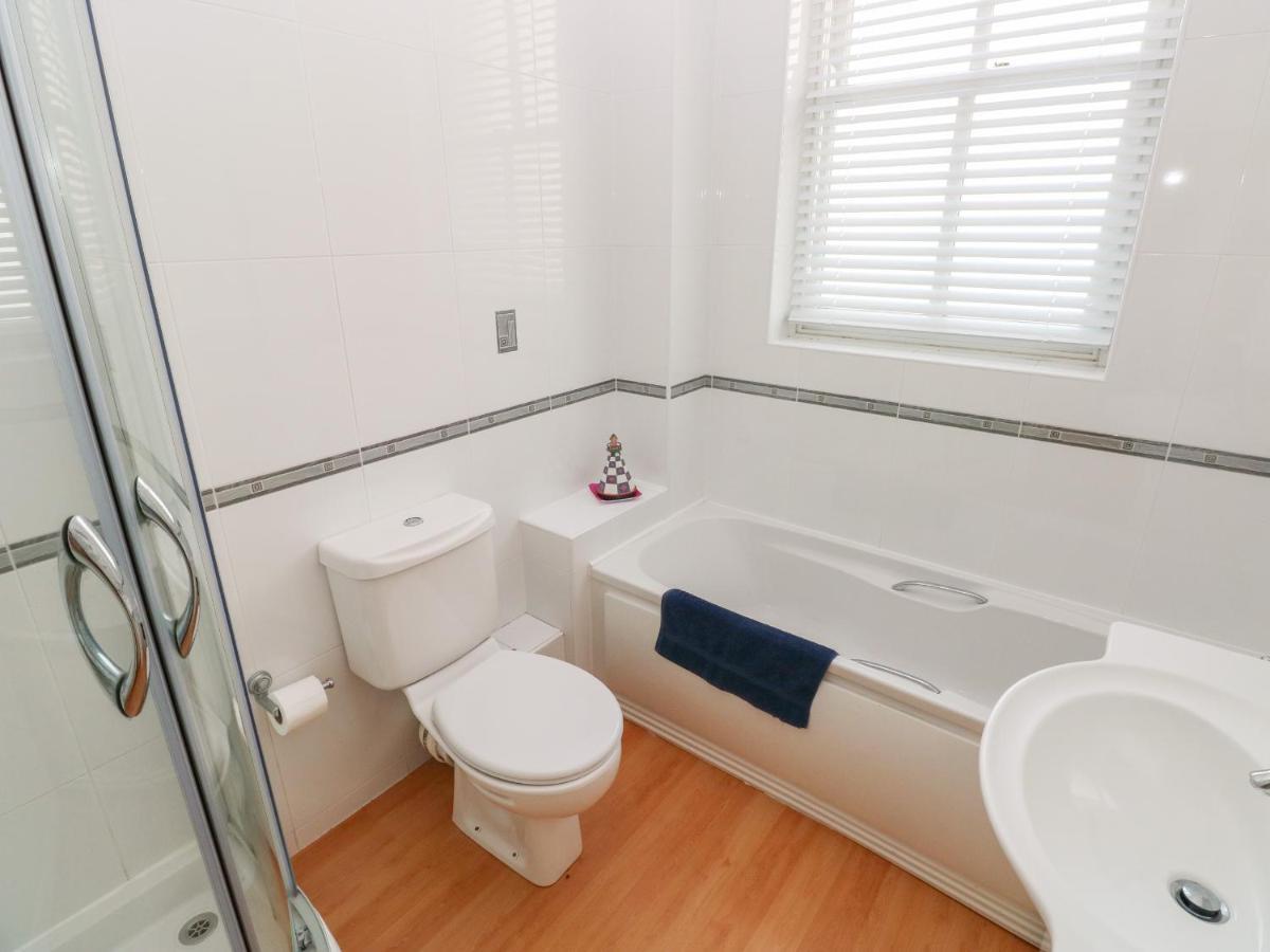 6 South Beach Court Тенби Экстерьер фото