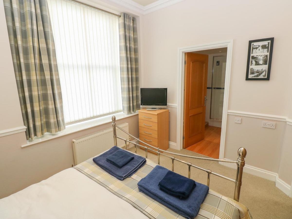 6 South Beach Court Тенби Экстерьер фото